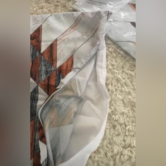 Cushion covers x2
17” x 17 - Picture 3 of 4